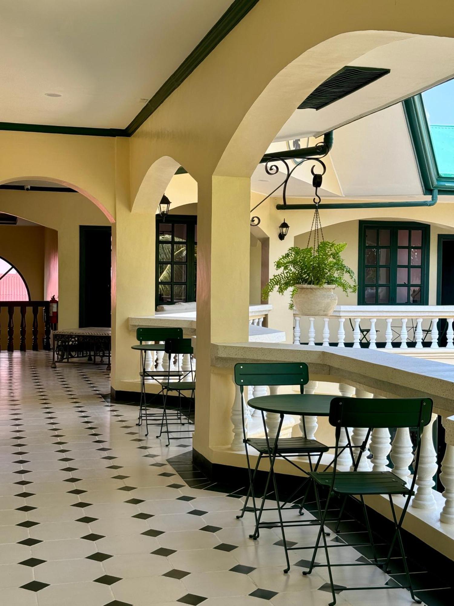 La Planta Hotel&Restaurant, Inc. Bais Exterior foto